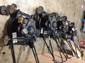lot 45 image: Lot of 4 Murray 20 in. 125 cc Briggs & Stratton Gas Walk Behind Push Mower (good condition) review pictures