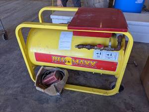 lot 905 image: Red Maxx Portable Heater - 400,000 BTUhr. Input - NO SHIPPING