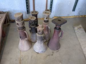 lot 924 image: Lot of (7) Jacks - tallest is about 19 - NO SHIPPING