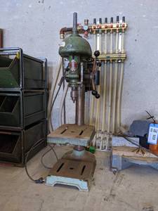 lot 927 image: Walker Turner Benchtop Drill Press - Does NOT turn on - NO SHIPPING