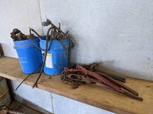 lot 936 image: Lot of (7) 38 Chain Binders and (2) Buckets of Carburetors - NO SHIPPING