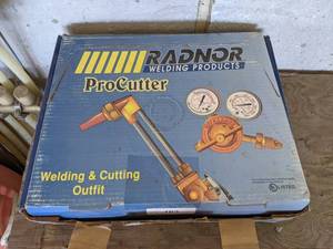 lot 941 image: New Radnor Welding and Cutting Torch Kit - SHIPPING AVAILABLE