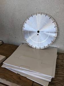 lot 946 image: Lot of (10) 14 x .125 x 1-20mm Concrete Cutting Blades Part No. LHG-411 - SHIPPING AVAILABLE