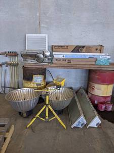lot 964 image: Lot of Lights and 48 Bulbs (T8 and T12), warehouse lights, Halogen Light and More - NO SHIPPING