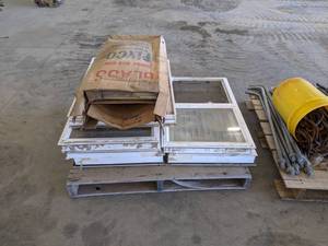 lot 967 image: PALLET LOT - Windows - (5) 33x20, (1) 32x24 and More - NO SHIPPING