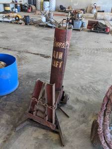 lot 983 image: Bennett Air Lift Jack - Untested - Stands about 44 tall - NO SHIPPING