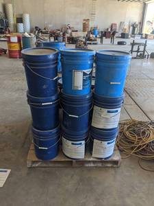 lot 992 image: PALLET LOT - (24) 5 Gallon Buckets Tru-Finish Fine Concrete Overlayment for Base Coat & Spray Textures  More - NO SHIPPING