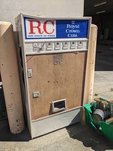 lot 890 image: Vintage RC Cola  7-UP Pop Machine - Measures about 62 x 32 x 22 - NO SHIPPING