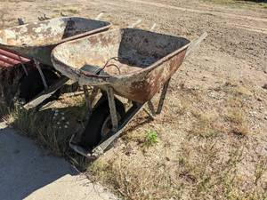 lot 883 image: Pneumatic Tire Wheel Barrow - NO SHIPPING