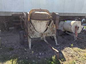 lot 879 image: Rex Cement Mixer, Motor Bad but spins good - NO SHIPPING