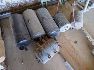 lot 872 image: Lot of (6) Truck Air Tanks, 3 appear unused - NO SHIPPING
