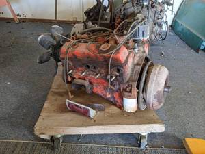 lot 865 image: GM V8 Engine - Motor Spins over - Stored Inside - NO SHIPPING