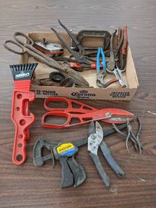 lot 721 image: Lot of Assorted Hand Tools - SHIPPING AVAILABLE