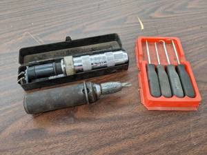 lot 737 image: Lot of (2) Impact Drivers and Pick Kit - SHIPPING AVAILABLE