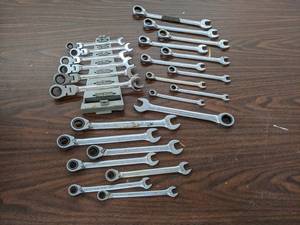 lot 753 image: Lot of Gearwrench Brand Ratcheting Combination Wrenches - SHIPPING AVAILABLE