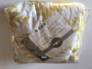 lot 61 image: Brand New My Home Queen 4 Piece Comforter & Sheet Set
