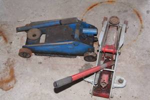 2 Automotive Floor Jacks