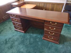 lot 157 image: Desk, 66x19...