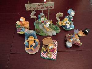 lot 164 image: Collectible Garfield Figurines...