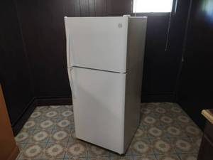 lot 167 image: Kenmore 21 Cu. Ft, Refrigerator, 30...