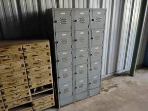 lot 58 image: 15 Door Locker Unit, 36x15x66...