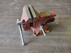 lot 100 image: 4 12 Swivel Base Bench Vise...