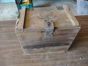 lot 104 image: Jack Daniels Wooden Box...