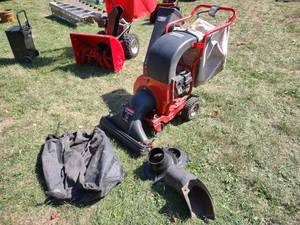 lot 8 image: Troy Bilt Chipper  Shredder  Vac,...