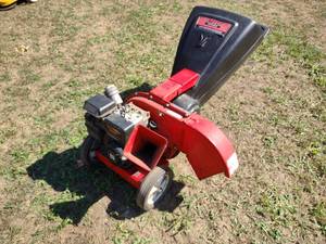 lot 9 image: MTD 5 hp. Chipper  Shredder...