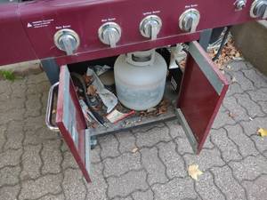 lot 208 image: Kenmore LP Gas Grill...
