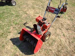 lot 17 image: Toro 421 Snow Blower, Electric Star...