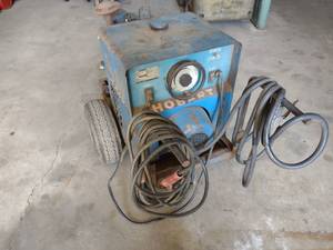 lot 25 image: Hobart C-203 Gas Powered Portable W...