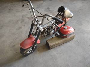 lot 34 image: Honda 50 Minibike...