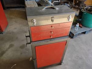 lot 38 image: Tool Chest...