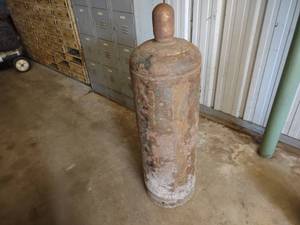 lot 112 image: 100 lb. LP Gas Tank...