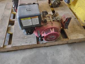 lot 139 image: Honda 13 hp. Engine...