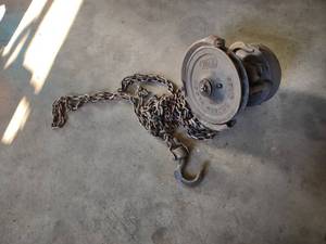 lot 149 image: Yale 1 Ton Chain Hoist...