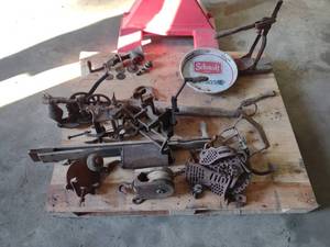 lot 180 image: Vintage Collectibles...