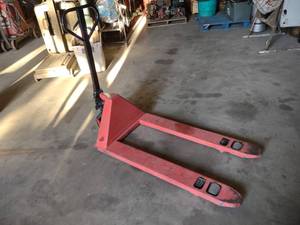 lot 183 image: Pallet Jack...