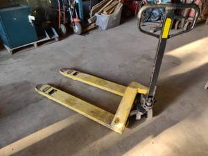 lot 184 image: Pallet Jack...