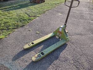 lot 187 image: Pallet Jack...