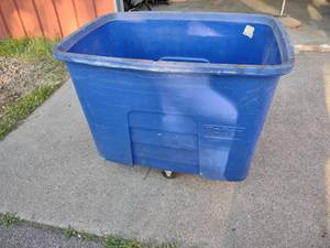 lot 200 image: Toter Plastic Laundry Cart...