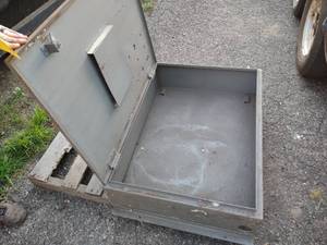 lot 207 image: Steel Box, 26x34x9...