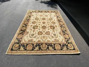 lot 214 image: Safavieh Royalty Collection Hand Tu...