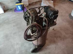 lot 217 image: Vintage Air Compressor, Condition U...