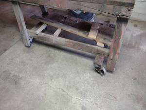 lot 223 image: Heavy Duty Rolling Work Bench...
