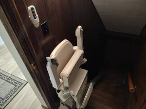lot 2A image: Handicare Chair Lift