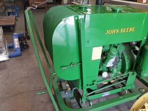 lot 100 image: Antique John Deere LUC Engine w Cart