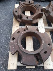 lot 115 image: Set of 2 Tractor Wheel Weights - D2628R