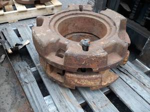 lot 125 image: Set of 2 Tractor Wheel Weights - D2628R